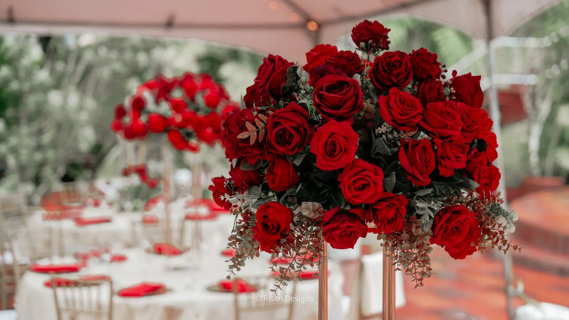 Cydni & Kolin — Centrepiece in full bloom